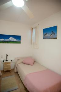 Katil atau katil-katil dalam bilik di Apartament Perebep de Linyola +15 gambar