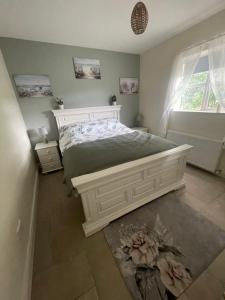 Postel nebo postele na pokoji v ubytování Family and pet friendly farm stay