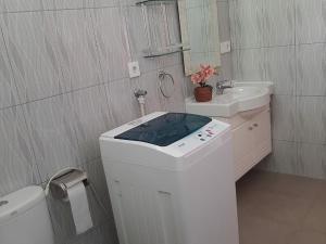 Koupelna v ubytování The Coral Lodge + 24 fotografií