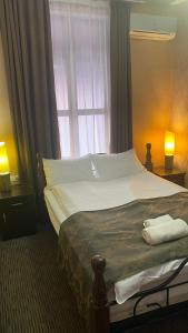 A bed or beds in a room at Hotel Old Rustaveli