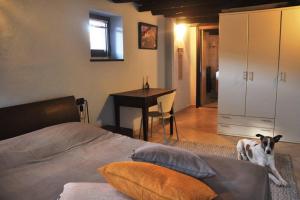 Χώρος καθιστικού στο Cozy hillside getaway, spectacular view