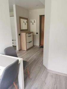 TV a/nebo společenská místnost v ubytování Buto nuoma Plungėje + 6 fotografií