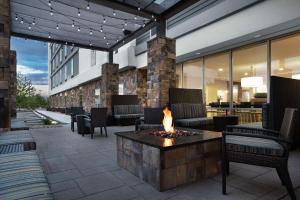 Home2 Suites by Hilton Pittsburgh - McCandless, PA的休息区