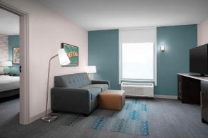 Home2 Suites by Hilton Pittsburgh - McCandless, PA客房内的一张或多张床位