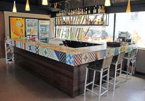 O lounge ou bar de Juquei Frente ao Mar Hotel Pousada