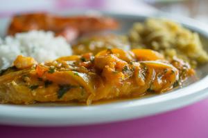 Comida no hotel ou em algum lugar perto