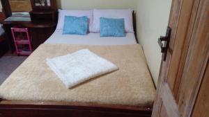 Кровать или кровати в номере Haranya Homestay