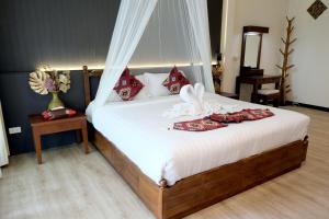 Vimarn Kaew Village and Resort客房内的一张或多张床位