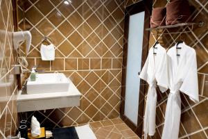 Vimarn Kaew Village and Resort的一间浴室