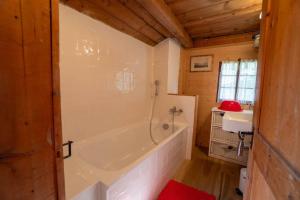 Koupelna v ubytování Chalet Bovon + 18 fotografií