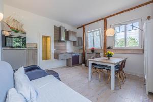 a living room with a table and a kitchen at fewo1846 - Am Walfischstein - strandnahe 2-Zimmer-Wohnung im 1 OG in eleganter Jugendstilvilla in Westerholz