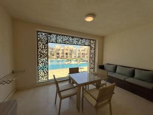 Marvelous 2BR - Free Beach Access and Pool Access In Mangroovy内部或周边的泳池