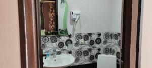 Un baño de Hotel Svanseti 161 fotos más