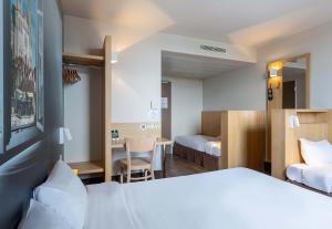 Postel nebo postele na pokoji v ubytování B&B HOTEL CHARTRES Oceane + 33 fotografií