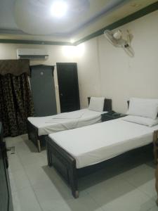 Ένα ή περισσότερα κρεβάτια σε δωμάτιο στο Hotel Grace Inn Multan