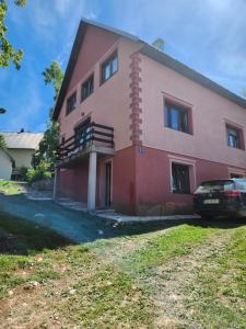 Budova, kde se apartmán nachází + 4 fotografie