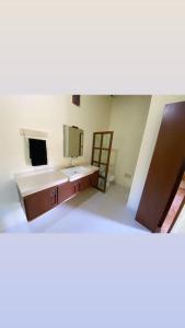 a bathroom with a sink and a mirror at Casa de maresias in São Sebastião