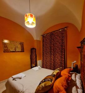 Postel nebo postele na pokoji v ubytování Las Cuatro Esquinas de Cáceres + 55 fotografií