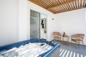 Φωτογραφία από το άλμπουμ του Calma Luxury Studios & Suites στο Φαληράκι