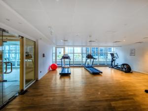 Fitness centrum a/nebo fitness zařízení v ubytování Cozy Studio in Arch Tower JLT