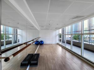 Fitness centrum a/nebo fitness zařízení v ubytování Cozy Studio in Arch Tower JLT