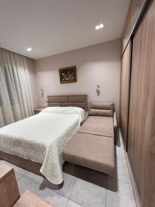 Postel nebo postele na pokoji v ubytování Vala mare rezidenc + 3 fotografie