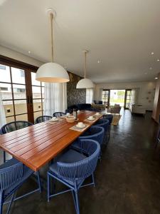 a large wooden table and chairs in a room at Casa Aconchego - Barreirinhas in Barreirinhas