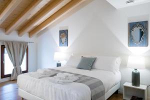 Postel nebo postele na pokoji v ubytování La Ripa Boutique Hotel