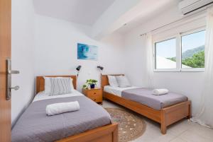 Postel nebo postele na pokoji v ubytování Einalia Holiday Homes by the Beach