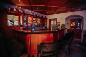 Lounge nebo bar v ubytování Hotel Rauscher - Das Naturteichparadies