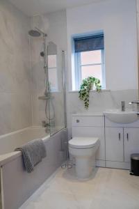 Koupelna v ubytování Durham, Free Parking, Central - Modern House