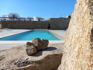 Bazén v ubytování The Blue of Mykonos nebo v jeho okolí