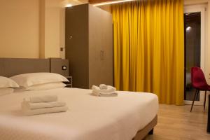Postel nebo postele na pokoji v ubytování KRINO' hotel cafè
