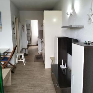 a room with a kitchen and a dining room at Wind House in Costa de Antigua