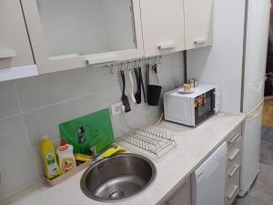 A kitchen or kitchenette at Amazing apartment