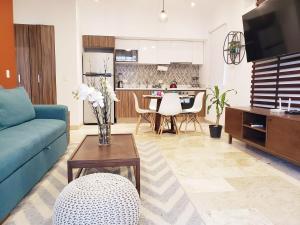 Kjøkken eller kjøkkenkrok på Bahay Condo Chic design Equipped fast Wifi