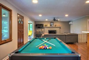 Бильярд в The Peaceful Fox - Relaxing Retreat in Asheville - Family