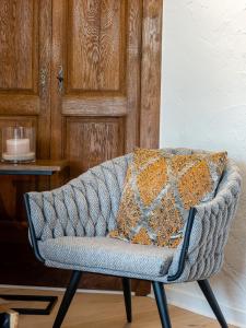 a couch with a blanket on top of it at La petite maison du Gastronome in Paliseul +1 photo