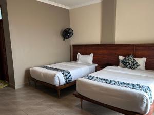 Postel nebo postele na pokoji v ubytování Starview Hotel Kampala