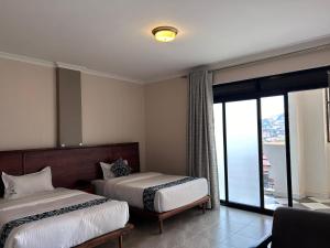 Postel nebo postele na pokoji v ubytování Starview Hotel Kampala