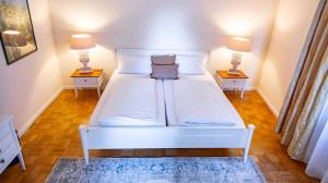 Postel nebo postele na pokoji v ubytování Hotel Löwen-Weinstube