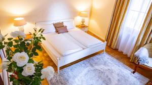 Postel nebo postele na pokoji v ubytování Hotel Löwen-Weinstube