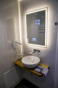 Koupelna v ubytování HOTEL ALEXANDER