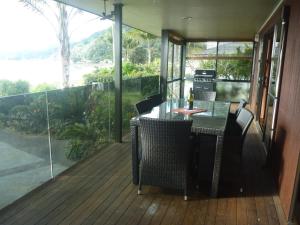 Afbeelding uit fotogalerij van Pohutukawa Coast BnB in Te Puru