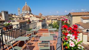 A balcony or terrace at Hotel Cardinal of Florence - recommended for ages 25 to 55