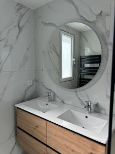 a bathroom with a sink and a mirror at Superbe villa familiale jardin in Montpellier +16 photos