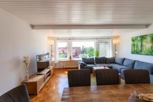 Posezení v ubytování Ferienhaus WanderNest mit Sauna, Garten und Grill