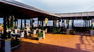 Restaurace v ubytování Starview Hotel Kampala