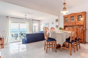Χώρος καθιστικού στο Apartamento El Capitan