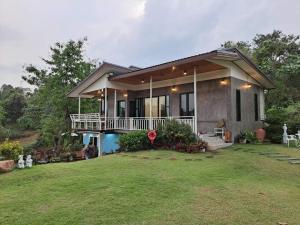 Κήπος έξω από το บ้านสวนปันสุข วังน้ำเขียว